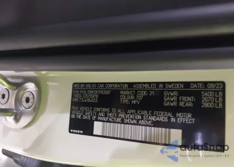 2024 Volvo Xc60 B5 Core Dark Theme z USA, uszkodzony, nr VIN YV4L12RK5R1783587